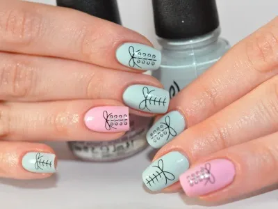 Manikűr matrica rövid körmök fotó divat ötletek