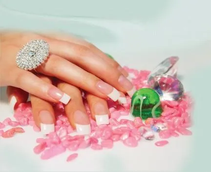 Nail gél előnyök és Modeling Technology (szegek) Modellezése gél körmök és a technológia előnyeit