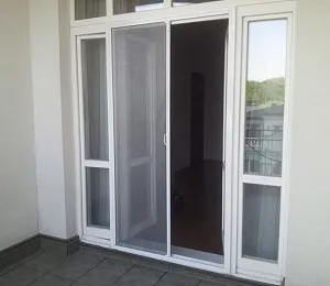 Szúnyogháló az erkélyen ajtó szúnyogháló, azok típusait, hogyan lehet, fotó