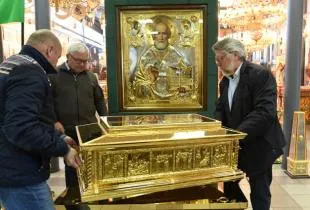 Az emlékek Nikolaya Chudotvortsa Budapesten 2017-ben, hogy hány órát állt, az idő