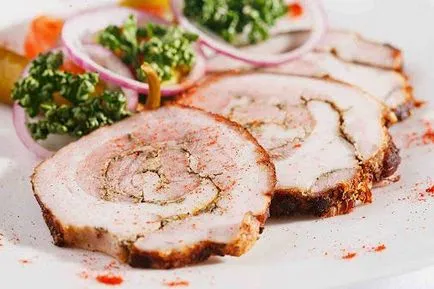 Swine húspástétom sült a fólia a kemencében recept (Roll) Sertés tekercs sült fólia a sütőben recept