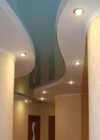 Álmennyezet a folyosón