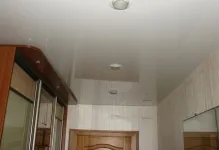 Stretch mennyezet a folyosón fotó kialakítás hosszú, fényes duplex, egy kicsit szűk