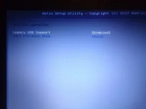 BIOS beállításokat a számítógép vagy laptop BIOS segédprogram módosítások elvetése, a fogyatékkal élő és engedélyezve