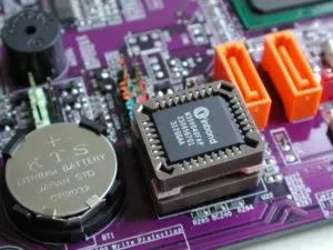 BIOS beállításokat a számítógép vagy laptop BIOS segédprogram módosítások elvetése, a fogyatékkal élő és engedélyezve