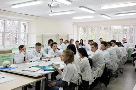 Ahhoz, hogy megtanulják a fogtechnikus után a 11. évfolyamon a Intercollege