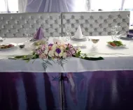 Így esküvői asztalra menyasszony és a vőlegény fotó 100