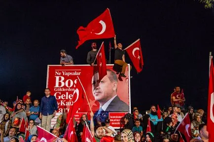 Úgy hívják, hogy a demokrácia, de az összes szükséges