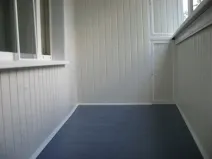 Díszítő erkélyek kezük egy fotón, a jobb belső loggia hüvelyébe