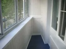 Díszítő erkélyek kezük egy fotón, a jobb belső loggia hüvelyébe
