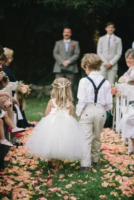 Óvatosan, a gyerekek az esküvőn! (Wedding) Óvatosan, a gyerekek az esküvőn!