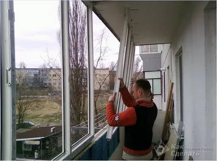 Balkonok kezük fotó