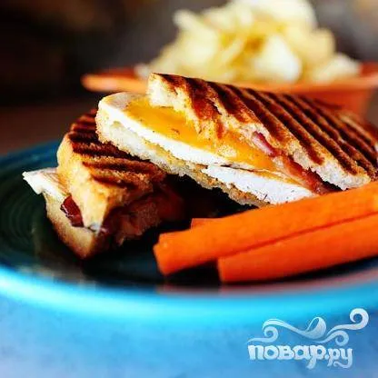 Panini csirkével és szalonnával - lépésről lépésre recept fotó (szakács) Panini csirkével és szalonnával - lépésről lépésre recept fotók