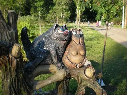 Emlékművek és szobrok macskák