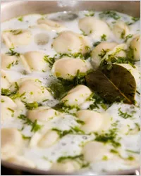 Házi gombóc - finom házi gombóc (pelmeni főzés.) Házi galuskával - finom házi galuskával