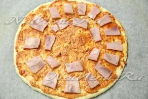 Pizza sonkával, sajt és paradicsom, a recept (paradicsom) Pizza sonkával, paradicsommal, sajttal recept