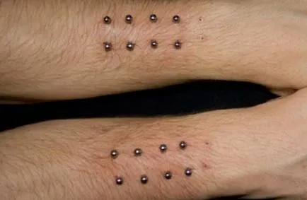 Piercing kéznél különösen szúrja veszély és fotó (kar) Piercing viszont különösen szúrások, veszély és képek