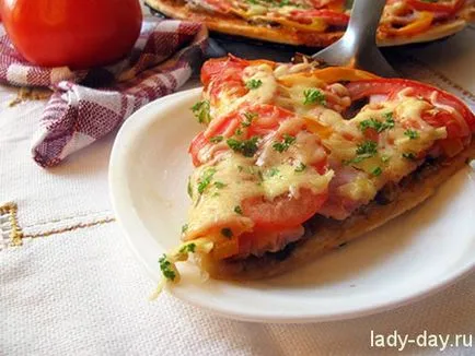 Pizza sonkával és paradicsommal, egyszerű receptek képekkel