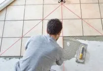 Csempe a lemez a padlón a fürdőszobában stílus, fotó és videó ragadt (stack) Csempe a lemez a padlón a fürdőszobában stílus, fotó és videó ragadt