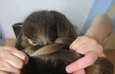 Weave zsinórra közepes haj 8 Simple frizura (haj) Weave zsinórra közepes haj 8 Simple frizurák