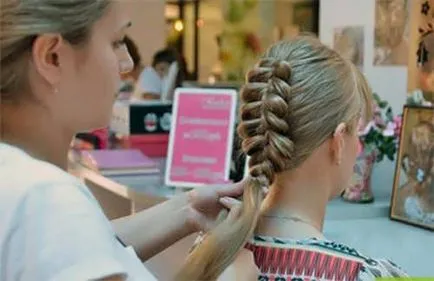 Weave zsinórra közepes haj 8 Simple frizura (haj) Weave zsinórra közepes haj 8 Simple frizurák