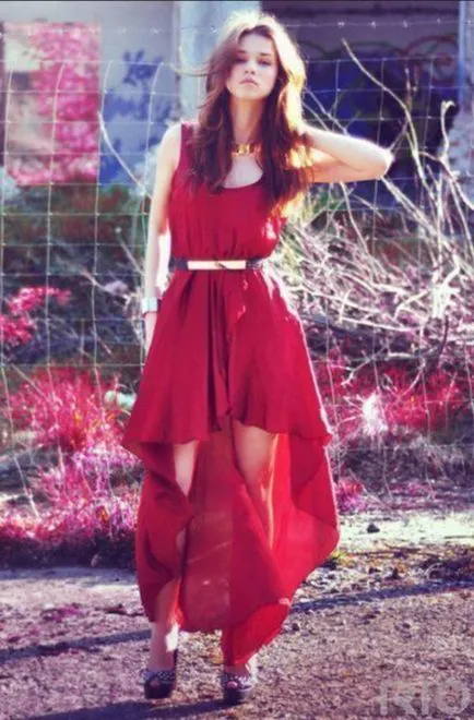 Dress egy vonat nyitott lábakkal esküvő, este, nyári modell