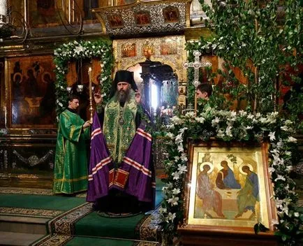 Miért Trinity Church díszített ágak nyír