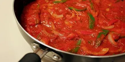 Szósz húsgolyók paradicsompüré és tejföl recept