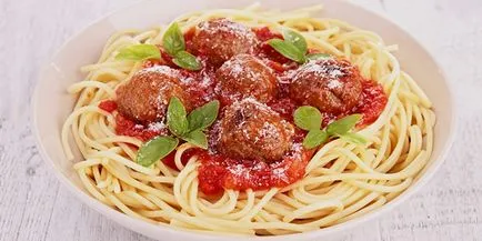 Szósz húsgolyók paradicsompüré és tejföl recept