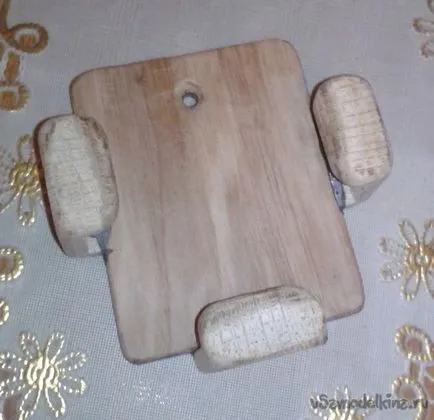Telefon tartó fából kezük