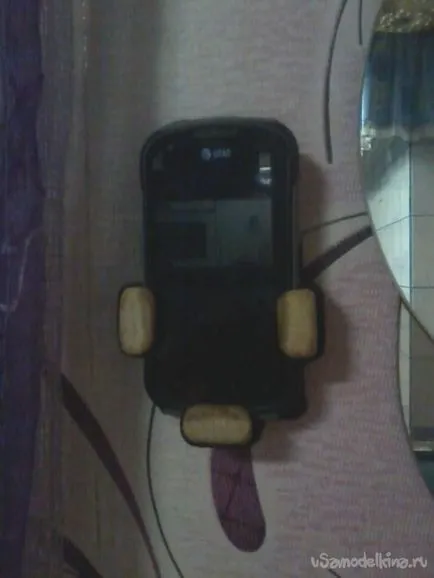 Telefon tartó fából kezük