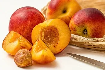 Előnyök és őszibarack egészségkárosodást, összetételét és ellenjavallatok (az őszibarack hasznos a férfiak számára) Előnyök és őszibarack egészségkárosodást, összetételét és ellenjavallatok