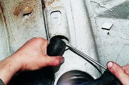 Hogyan cseréljük ki az első felfüggesztés karok a 2107 és VAZ-2106