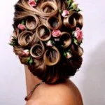 Frizura a tiara, peremes, a koszorú az esküvő (frizura) Frizura a tiara, peremes, a koszorú egy esküvő