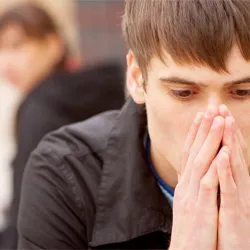 Ambii bărbați se confruntă cu secrete de separare de sex masculin
