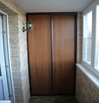 Cum de a face un dulap frumos la balcon (logie) cu ghidul mâini cu fotografii