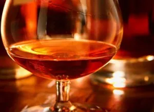 Cum se în mod corespunzător și cu ceea ce ei beau coniac (brandy) Cum se în mod corespunzător și cu ceea ce ei beau coniac