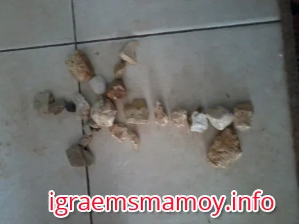 călătorie de piatră sau erau pietre de pe teren, joaca cu mama