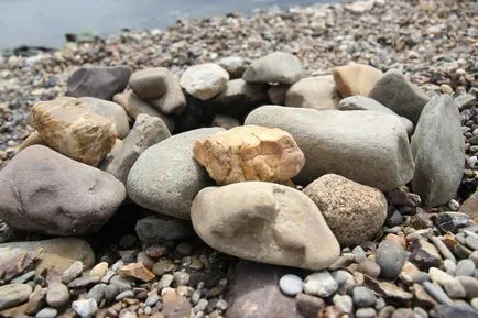 călătorie de piatră sau erau pietre de pe teren, joaca cu mama