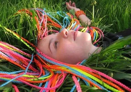 Pigtailuri afrikanskie- tesut afrokosichek la domiciliu (trese) Pigtailuri afrikanskie- afrokosichek țesut la domiciliu