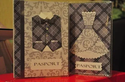 Acoperiți pe scrapbooking pașaport face cu mâinile lor