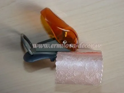 Invitație la nunta cu mâinile un pergament (mâini) Invitație la nunta cu mâinile sale o defilare