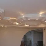 Repararea și plafon decor în apartament