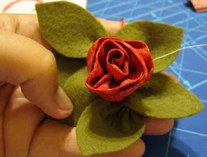 Trandafiri dintr-o clasă tesatura de master cu pas cu pas fotografii (Rose) Trandafiri dintr-o clasă tesatura de master cu pas cu pas fotografii