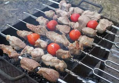 Carne de porc pe apa minerală - ca o muratura, o clasă de master cu frumoasa fotografie jumătate