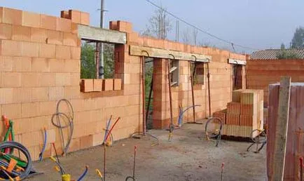 Suntem construirea unei case de la zero
