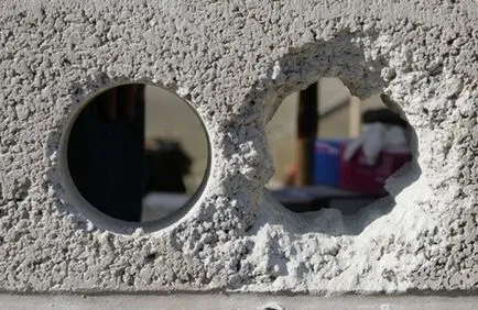 Cum se face o gaură în peretele de beton de fotografii cu diametru mare și clipuri video