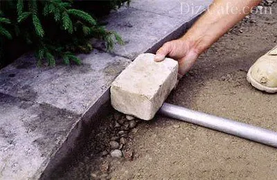 Montare de plăci de trotuar cu mâinile-pas clasa de master lor (tehnologia de pregătire pavarea mâinile peste soluția de dale de pavaj cum să stabilite în mod corespunzător) Montare de plăci de trotuar cu clasa lor de master hands-pas