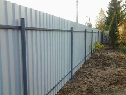 Un gard de carton ondulat cu tehnologie de instalare mâinile sale, instrucțiuni de instalare, clipuri video și fotografii