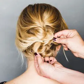5 coafuri elegant pentru par de lungime medie, cosmopolitan (medie) Journal 5 coafuri elegante pentru par de lungime medie, revista cosmopolită
